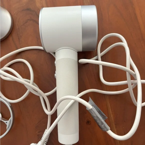 Zuvi Halo Hair Dryer - Picture 15 of 15